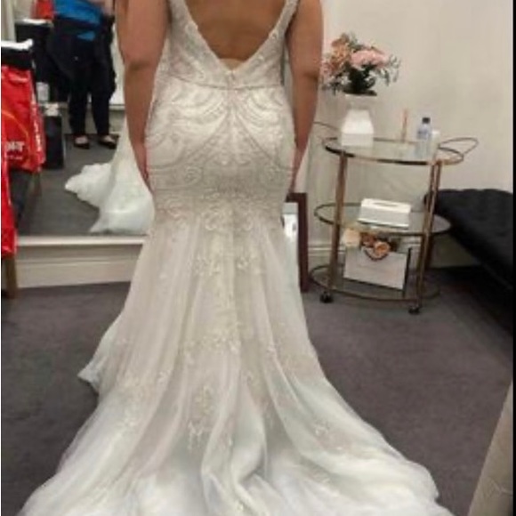 BRAND NEW WEDDING DREESS - Picture 9 of 9